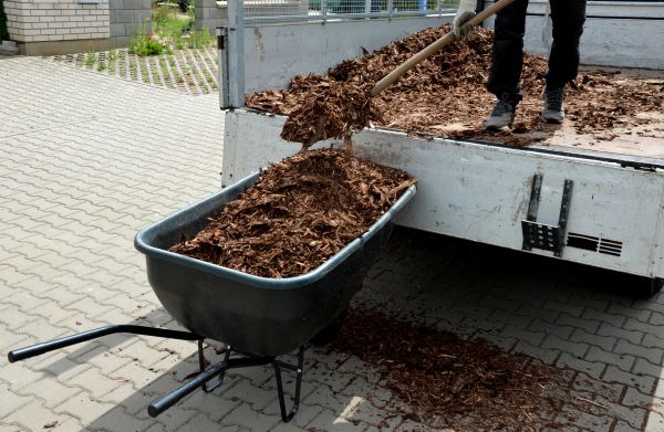 Bulk Mulch Delivery in Seminole