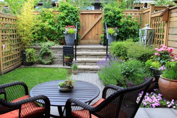 Small Yard Landscaping in Seminole