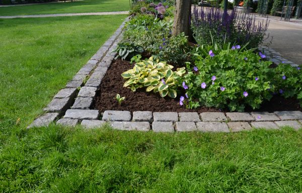 Flower Bed Mulching in Seminole